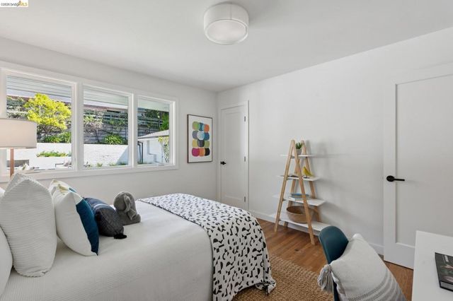 246 Pershing Dr, Oakland, CA 94611