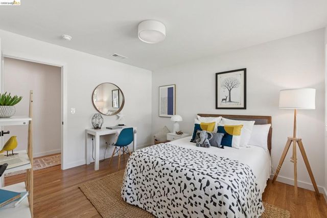 246 Pershing Dr, Oakland, CA 94611