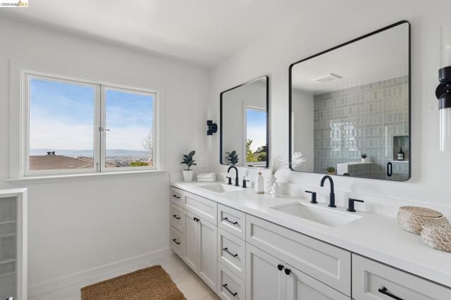 246 Pershing Dr, Oakland, CA 94611