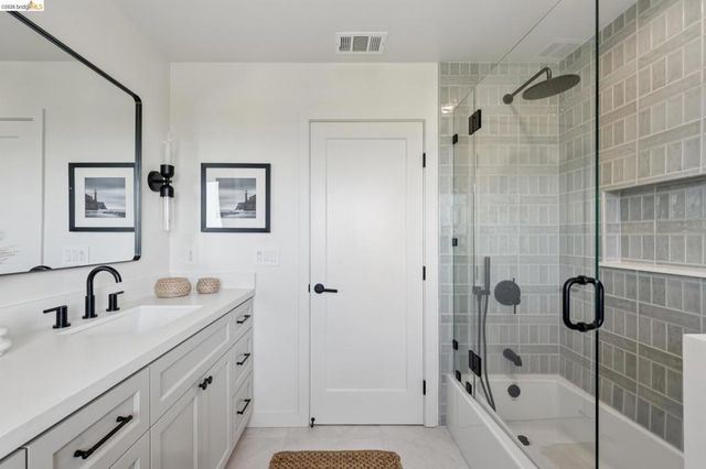 246 Pershing Dr, Oakland, CA 94611