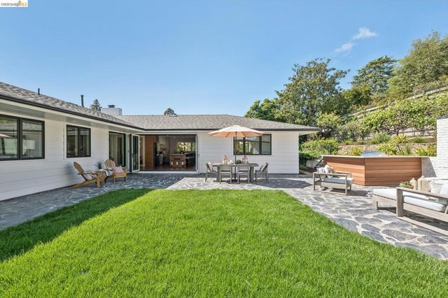 246 Pershing Dr, Oakland, CA 94611