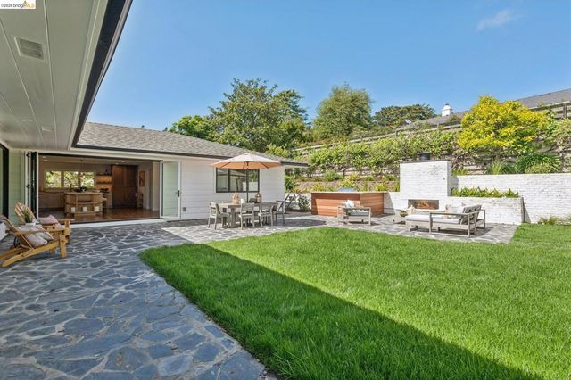 246 Pershing Dr, Oakland, CA 94611