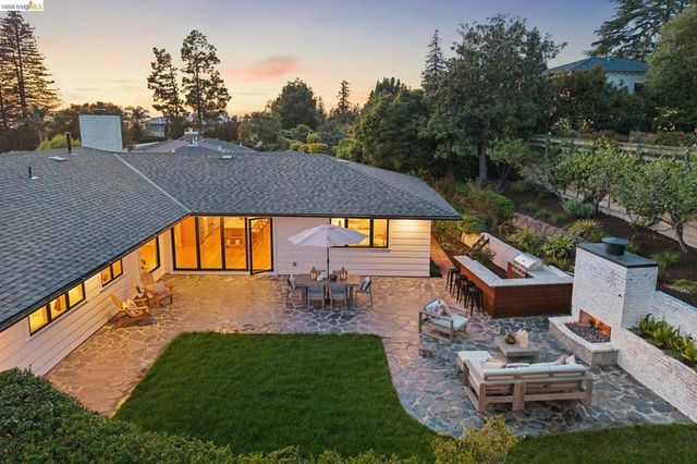 246 Pershing Dr, Oakland, CA 94611