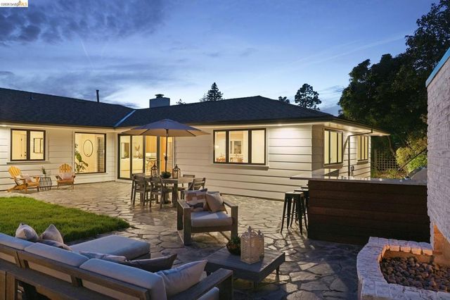 246 Pershing Dr, Oakland, CA 94611