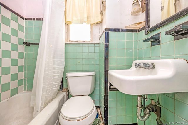 24018 144th Avenue, Rosedale, NY 11422