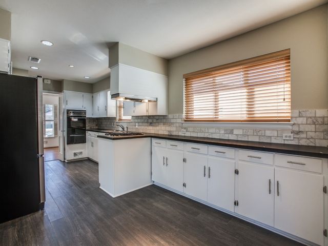 6327 Town Hill Lane, Dallas, TX 75214