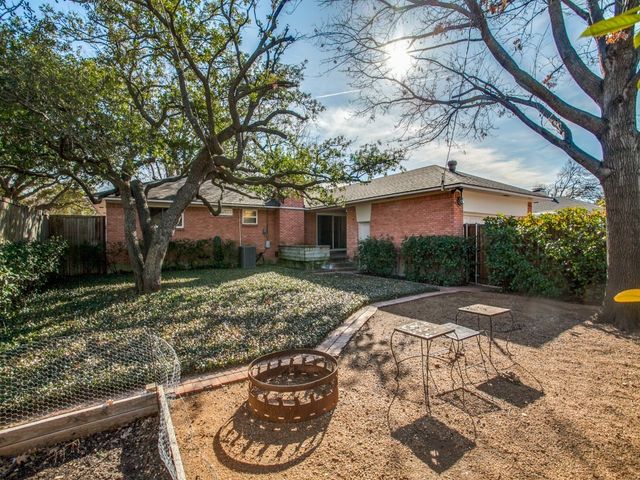 6327 Town Hill Lane, Dallas, TX 75214