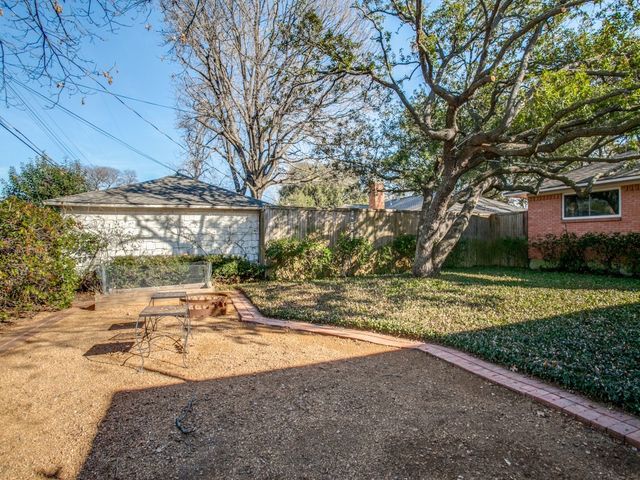 6327 Town Hill Lane, Dallas, TX 75214