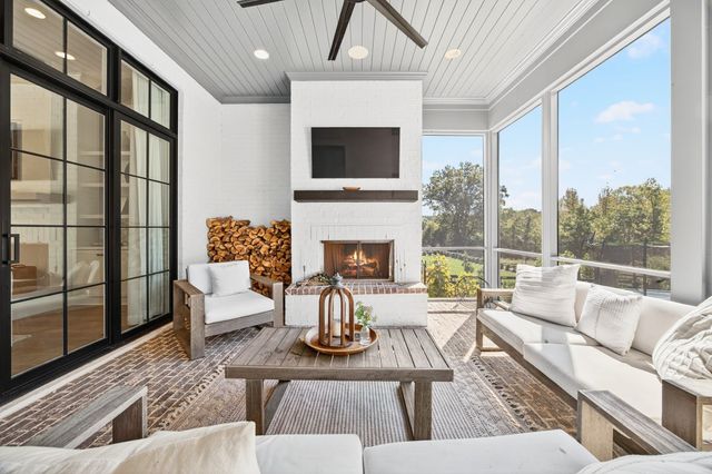 9307 Double Run Ct, College Grove, TN 37046