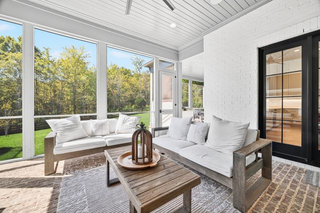 9307 Double Run Ct, College Grove, TN 37046