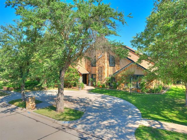 8101 Brownsville Lane, Bethany, OK 73008