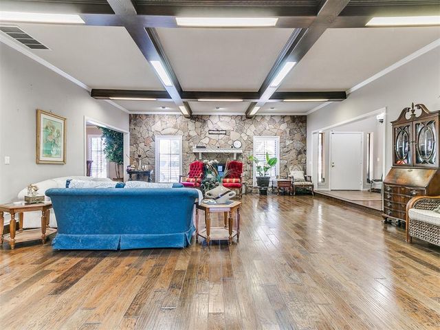 8101 Brownsville Lane, Bethany, OK 73008