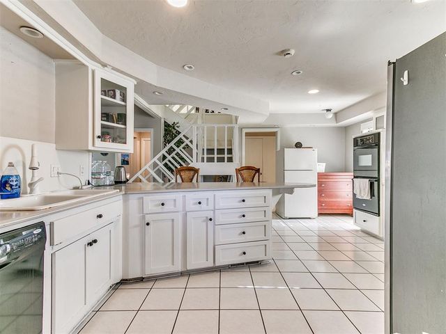 8101 Brownsville Lane, Bethany, OK 73008
