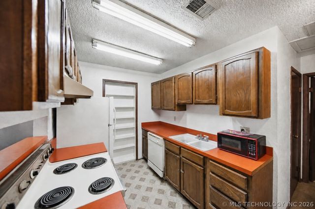 11039 E 15th Street, Tulsa, OK 74128