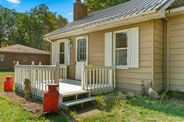 1641 N Buys Road, Laketon Twp, MI 49445