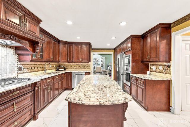 1 Pine Ridge Drive, Edison, NJ 08820