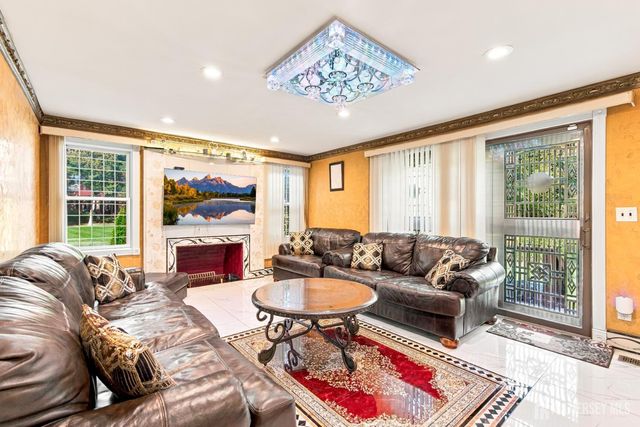 1 Pine Ridge Drive, Edison, NJ 08820