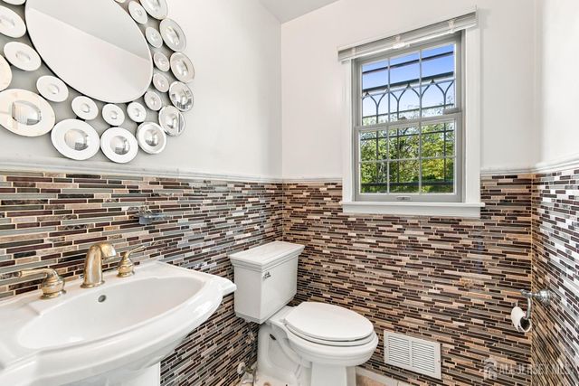 1 Pine Ridge Drive, Edison, NJ 08820