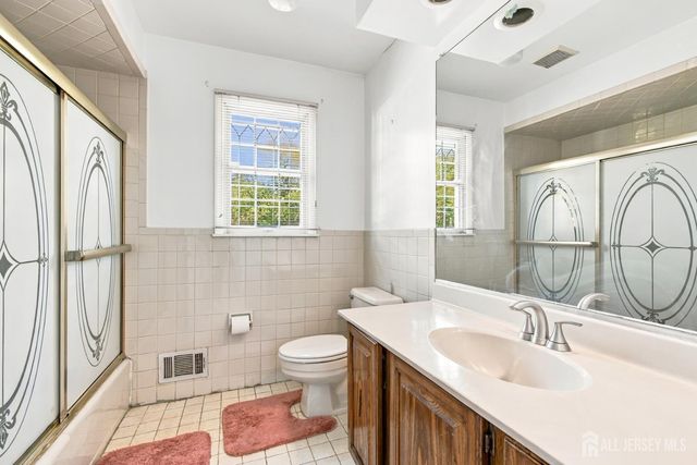 1 Pine Ridge Drive, Edison, NJ 08820