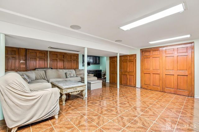 1 Pine Ridge Drive, Edison, NJ 08820