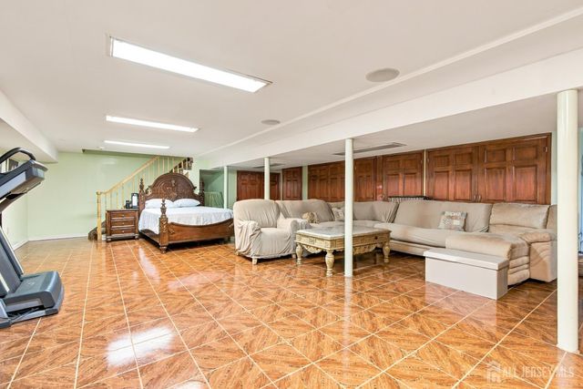 1 Pine Ridge Drive, Edison, NJ 08820