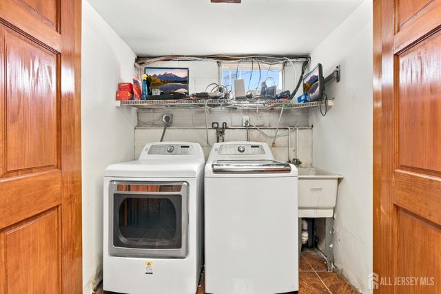 1 Pine Ridge Drive, Edison, NJ 08820