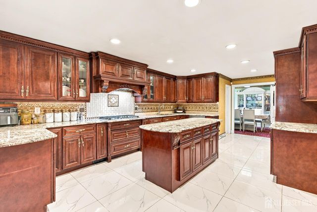 1 Pine Ridge Drive, Edison, NJ 08820