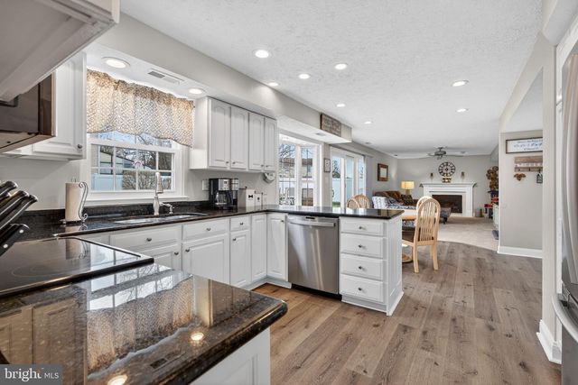 210 COUNTRY FARMS RD, Marlton, NJ 08053