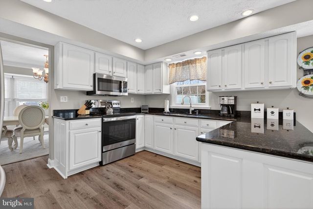 210 COUNTRY FARMS RD, Marlton, NJ 08053