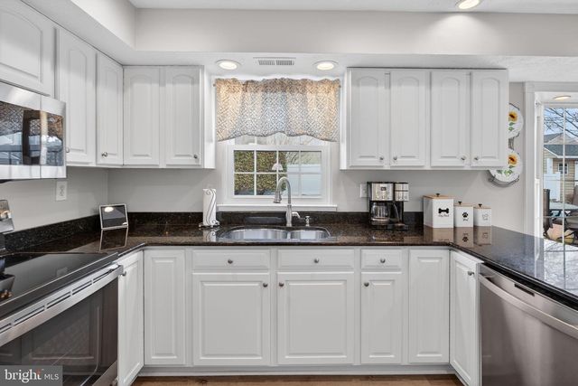 210 COUNTRY FARMS RD, Marlton, NJ 08053