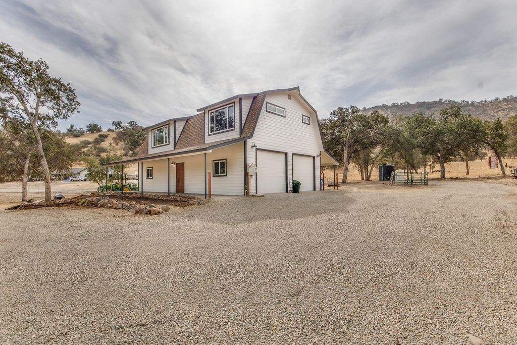 6443 Bellows Drive, Sanger, CA 93657