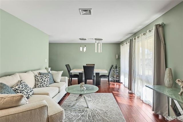 1503 Papillon Drive, St Louis, MO 63146