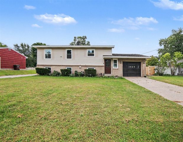 1825 Oak Park Drive, Muskegon, MI 49442