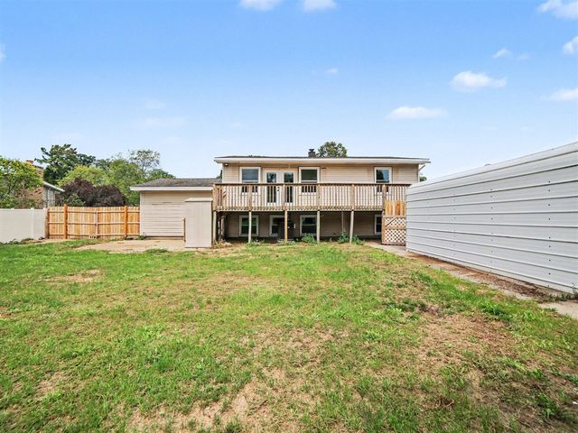 1825 Oak Park Drive, Muskegon, MI 49442