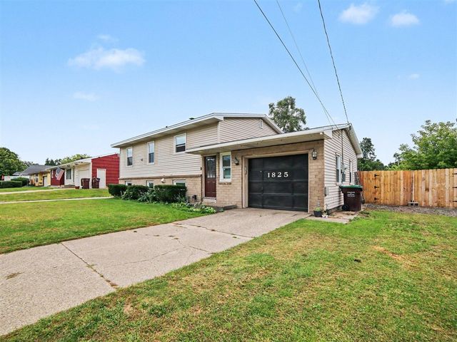 1825 Oak Park Drive, Muskegon, MI 49442