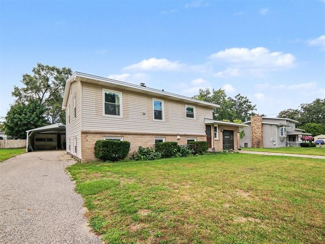 1825 Oak Park Drive, Muskegon, MI 49442