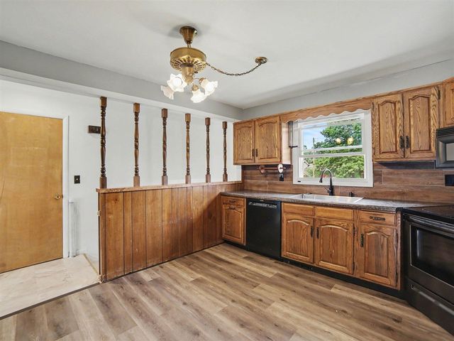 1825 Oak Park Drive, Muskegon, MI 49442