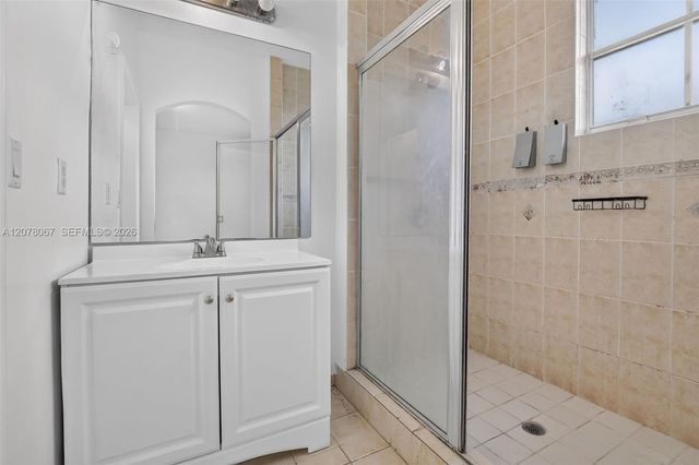 4927 N Harbor Isles Drive 205, Dania Beach, FL 33312