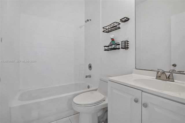4927 N Harbor Isles Drive 205, Dania Beach, FL 33312