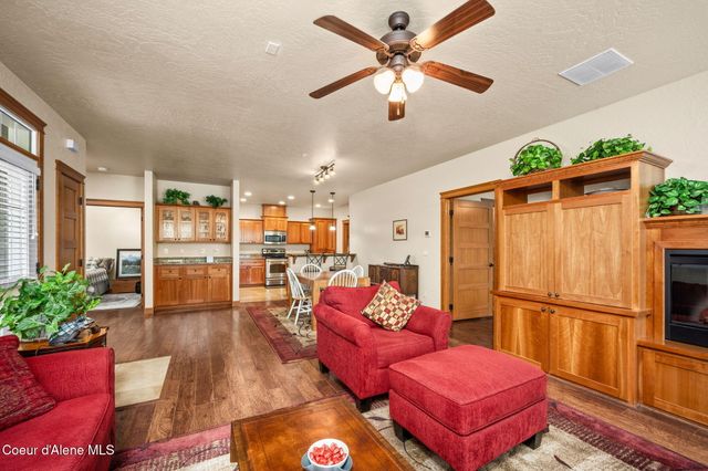 4453 Greenchain LOOP, APT 9, Coeur d'Alene, ID 83814 property photo