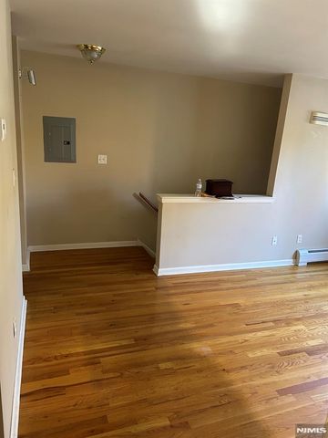 16 Perrin, Saddle River, NJ 07458