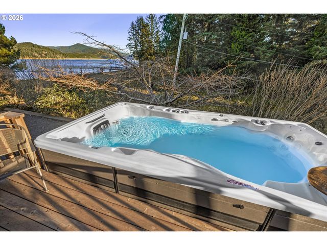 955 Se RIVER VIEW Ln, Waldport, OR 97394