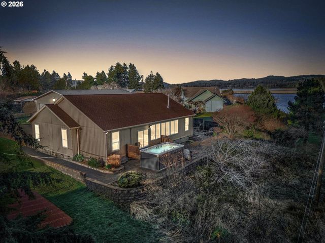 955 Se RIVER VIEW Ln, Waldport, OR 97394