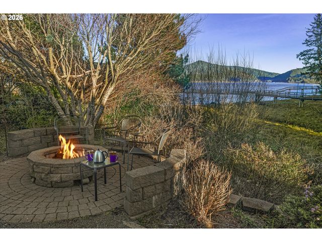 955 Se RIVER VIEW Ln, Waldport, OR 97394