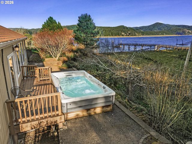 955 Se RIVER VIEW Ln, Waldport, OR 97394