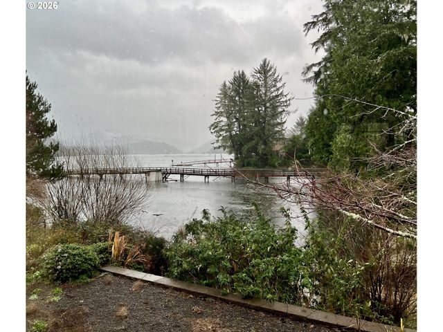 955 Se RIVER VIEW Ln, Waldport, OR 97394