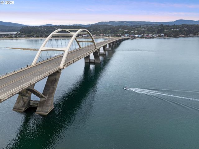 955 Se RIVER VIEW Ln, Waldport, OR 97394