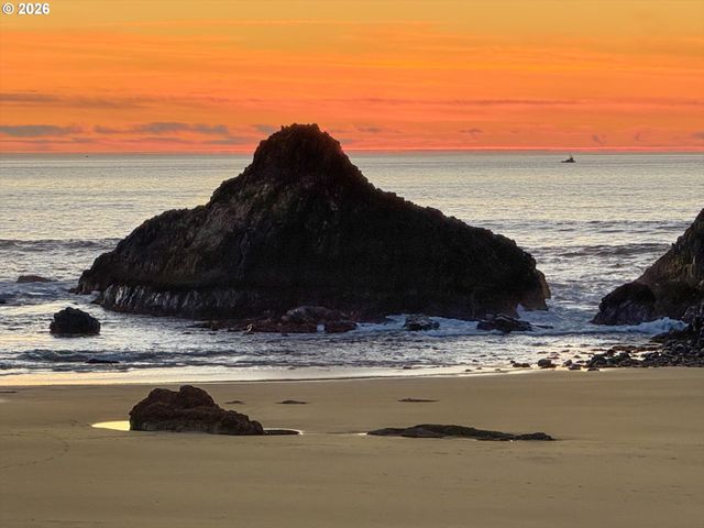 955 Se RIVER VIEW Ln, Waldport, OR 97394