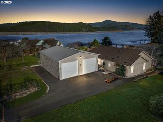 955 Se RIVER VIEW Ln, Waldport, OR 97394