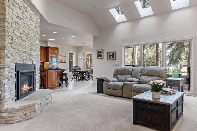 20445 Steamboat Court, Bend, OR 97702